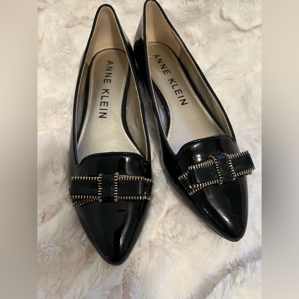 Anne Klein Black Patent Leather Flats with Zipper bow details 8